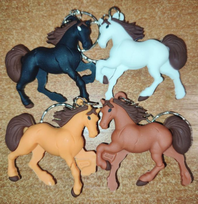 Брелок Лошадка резина объемные микс 1 шт Брелок Лошадка резина объемные микс 1 шт